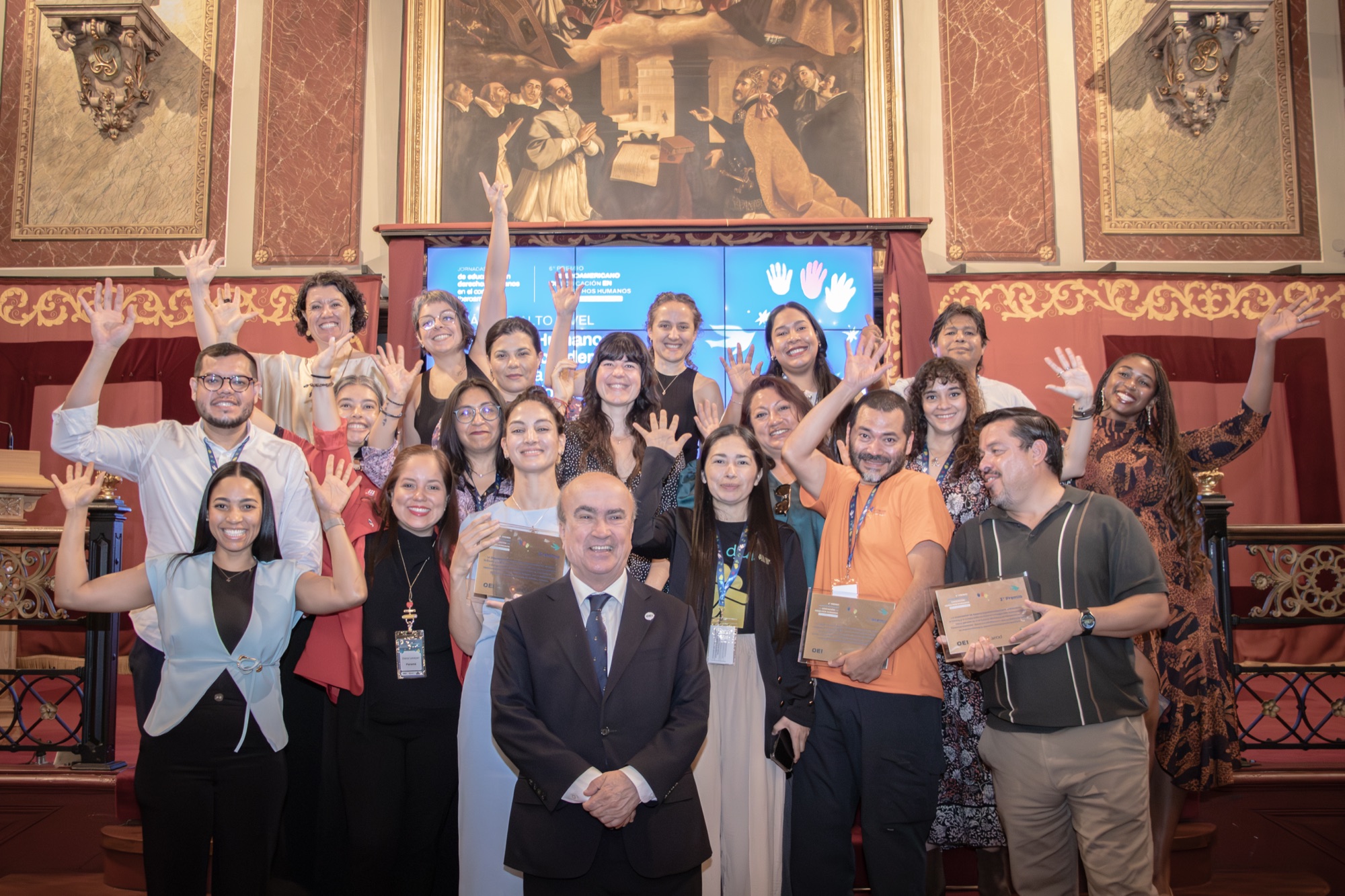 Integrantes de la Asociación Perbiperse celebran el reconocimiento de Ix Balam