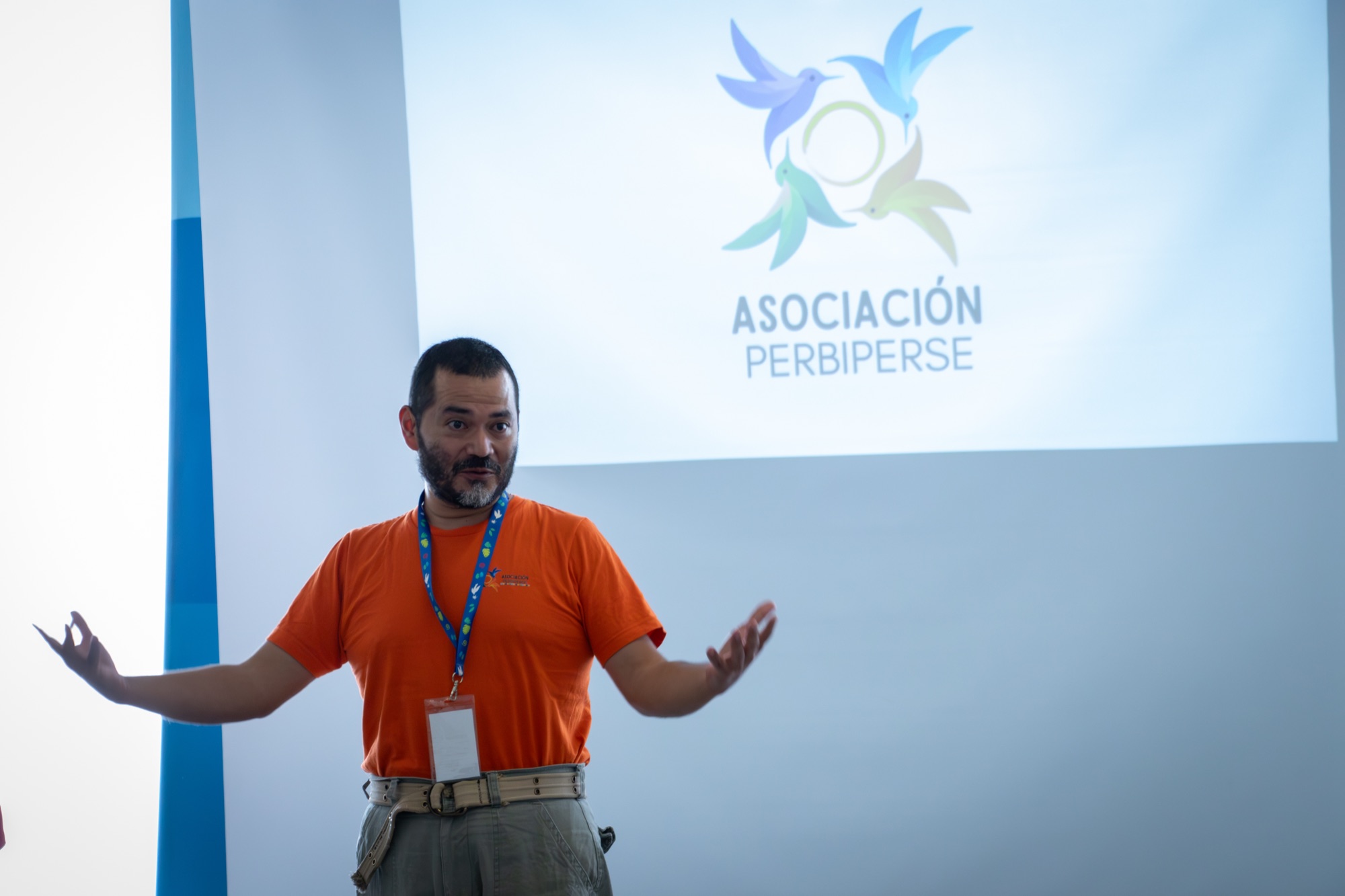 Representante de Asociación Perbiperse durante presentación de educación en derechos humanos