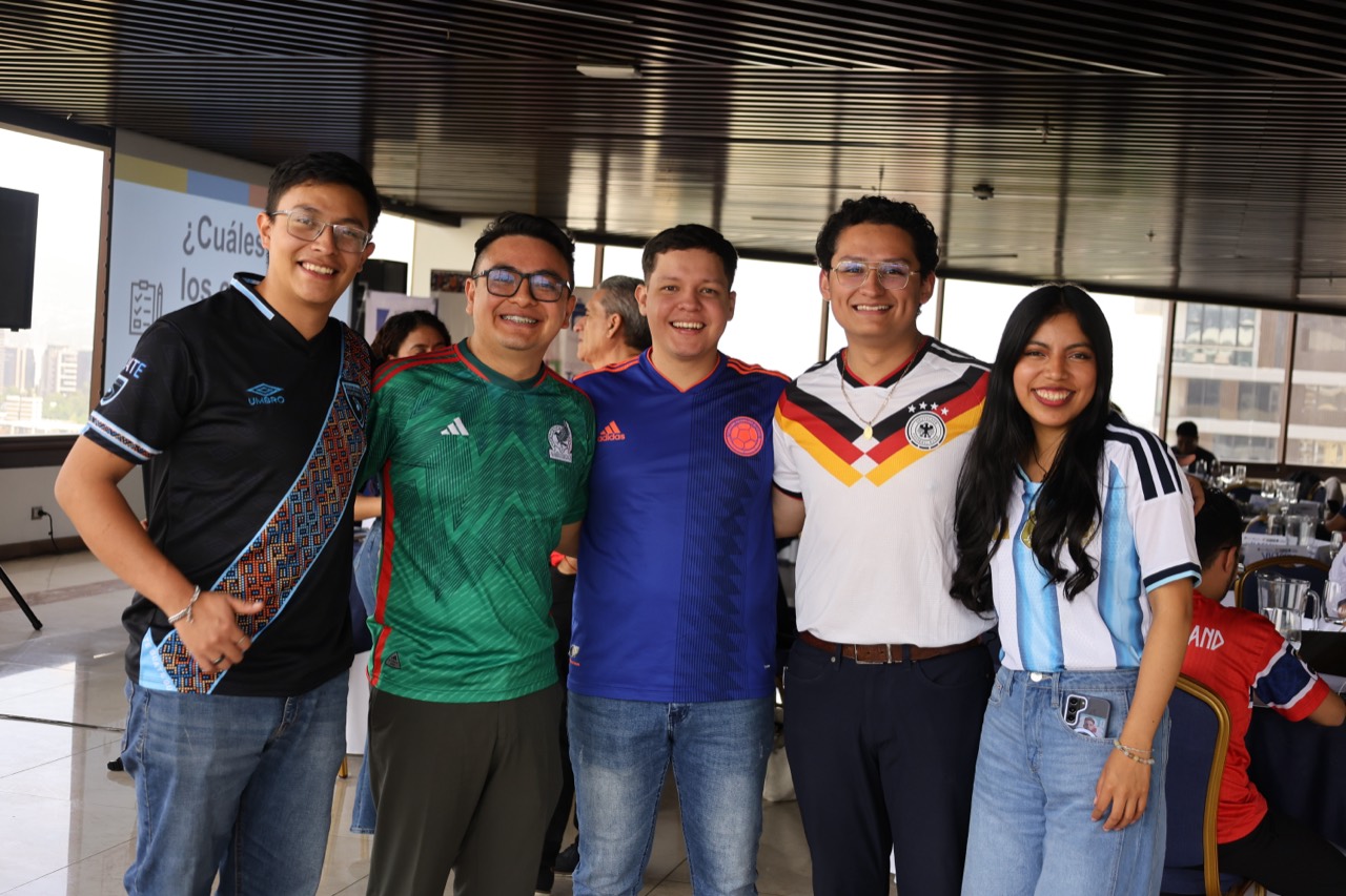 Jóvenes participantes de Revitalizando la Democracia 2026 durante la jornada formativa